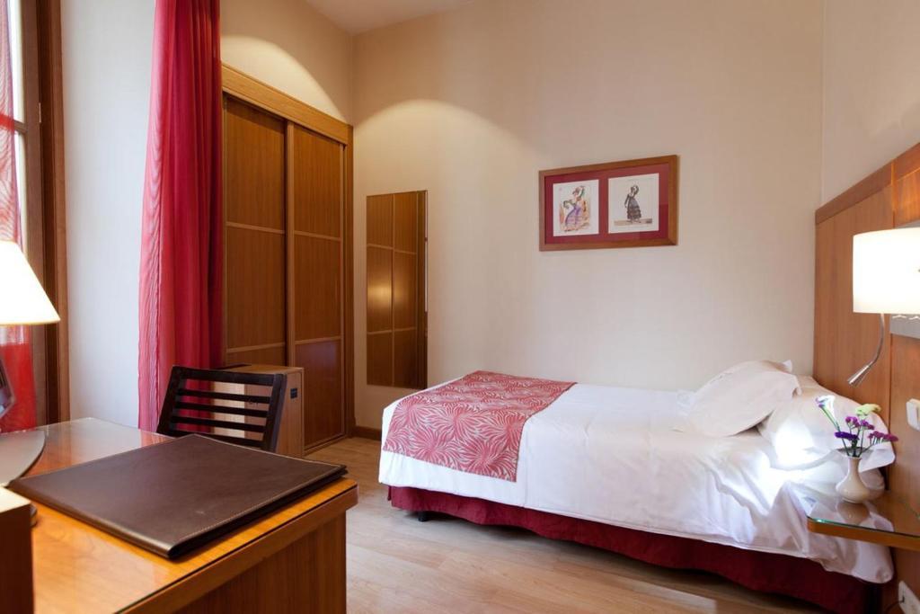 Ateneo Puerta Del Sol Hotel Madrid Room photo